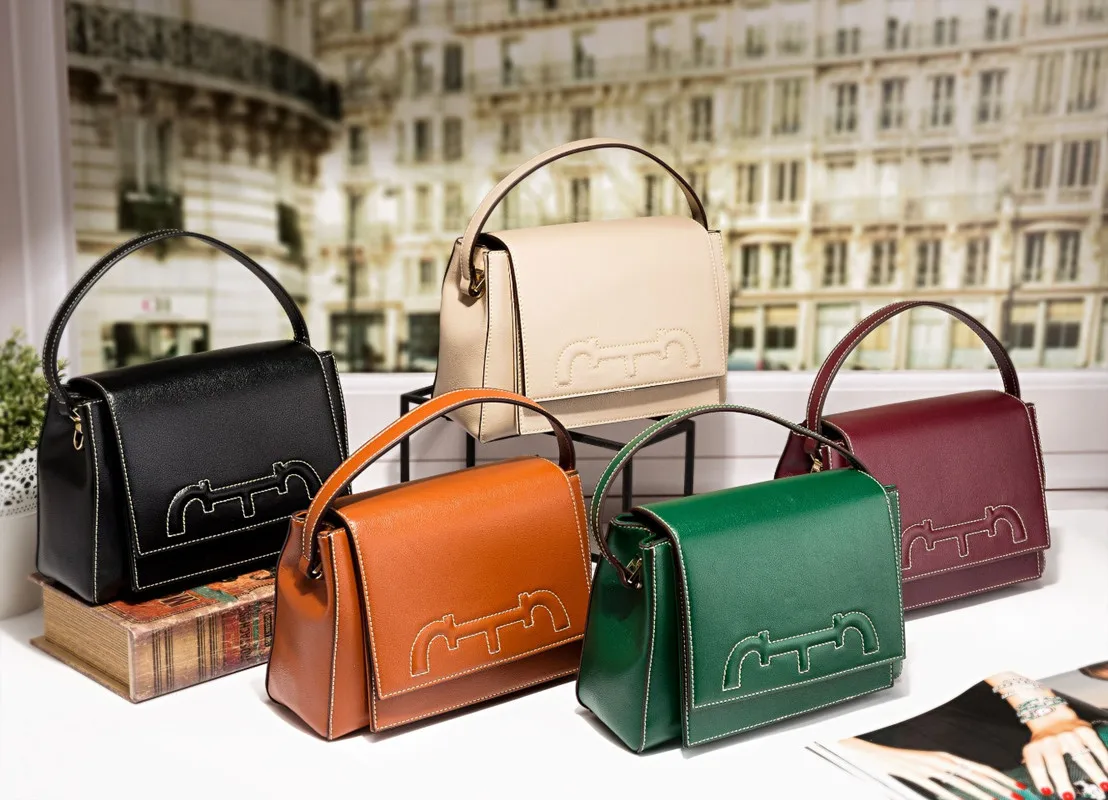 

Женская сумка-мессенджер из кожи, с ремнем на плечо