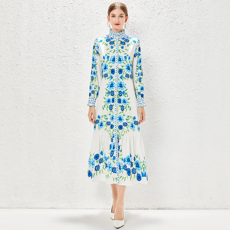 

Женское длинное платье-макси с воротником-стойкой и длинным рукавом