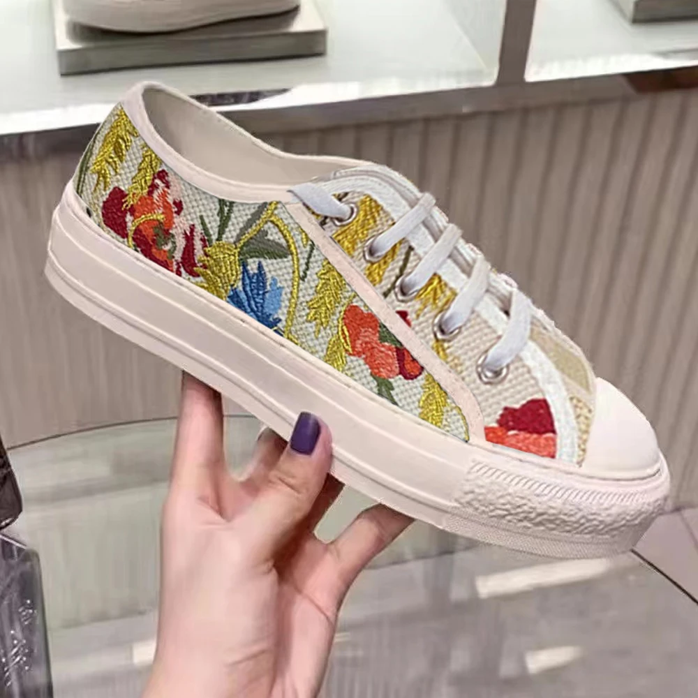 

Embroidery Canvas Women Shoes Fashion Outdoor Ladies Canvas Shoes Classic Solid Lace-Up Sneakers Platform Vulcanized flat Shoe