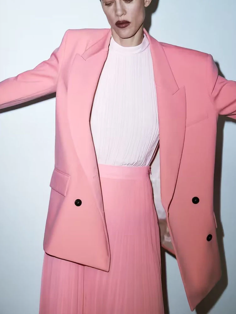 Рисунок 6 - Женский свободный однотонный пиджак с карманами