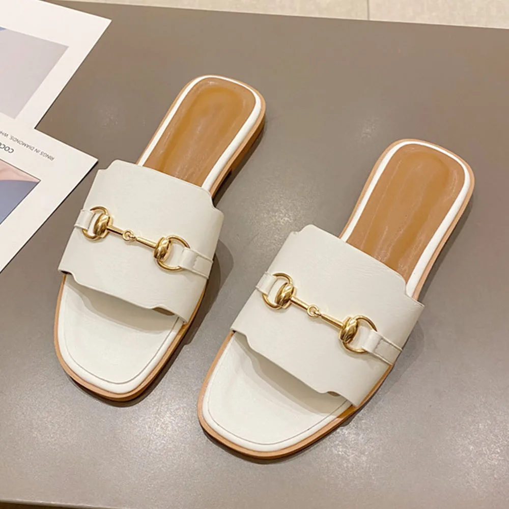 

Designer Luxurious Horsebit Slippers Ladies Large Size Outer Wear One-word Strap Flat Bottom Beach Women