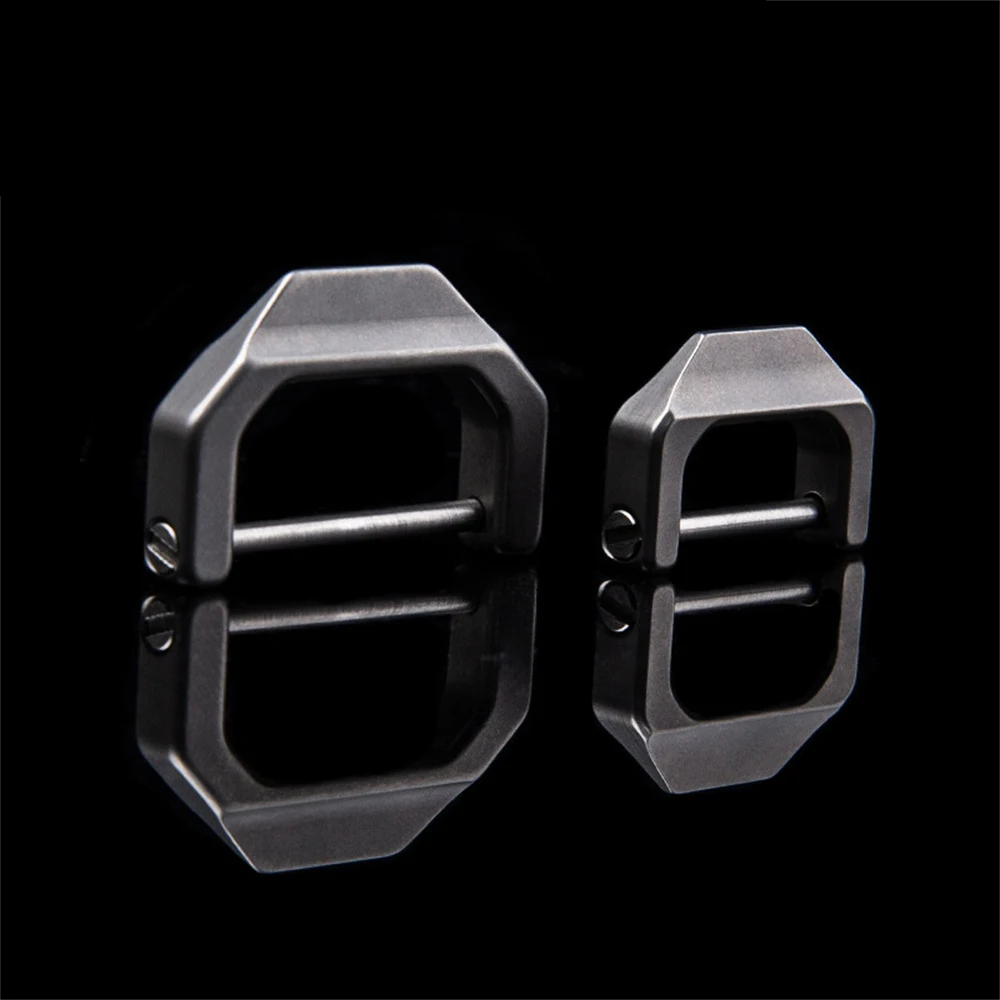 

1PC Titanium Keychain D Type Horseshoe Buckle Multifunctional EDC Outdoor Gadget Car Keyring Removable Mini Lock Buckle