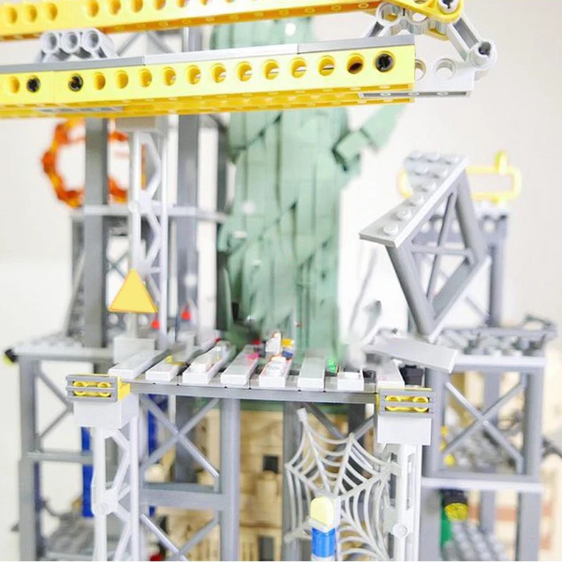 Фото 2458 деталей MOC Spider No Way Home - Статуя Свободы, Финальная Битва, Супергерои Марвел, Модель Человека-Паука, Конструктор, Рождественский Подарок №3