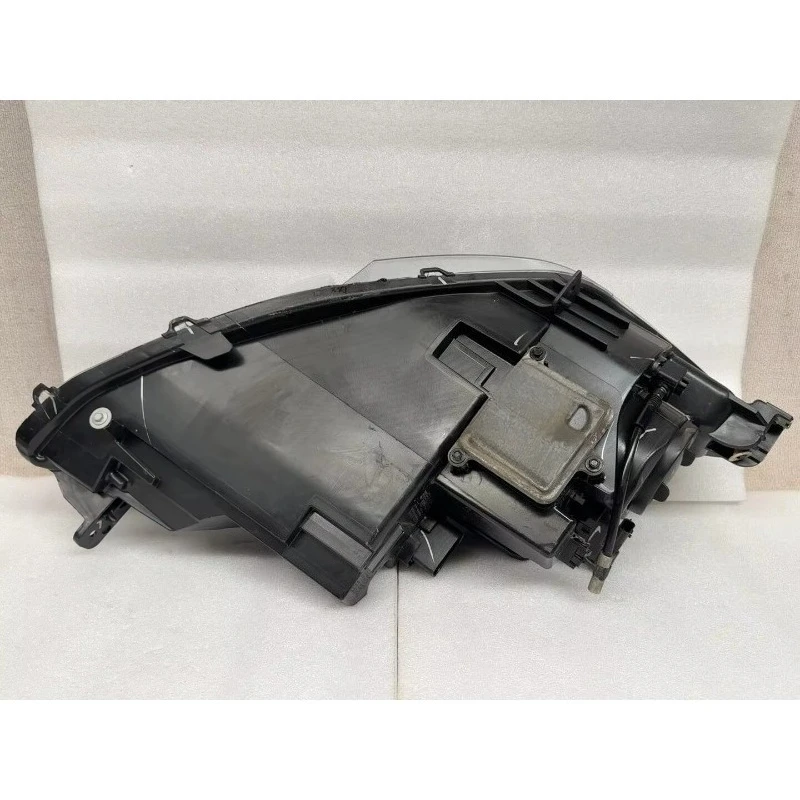Фото Новые синие фары 70W 4000 Lm 12V для левой и правой стороны (замена) №2