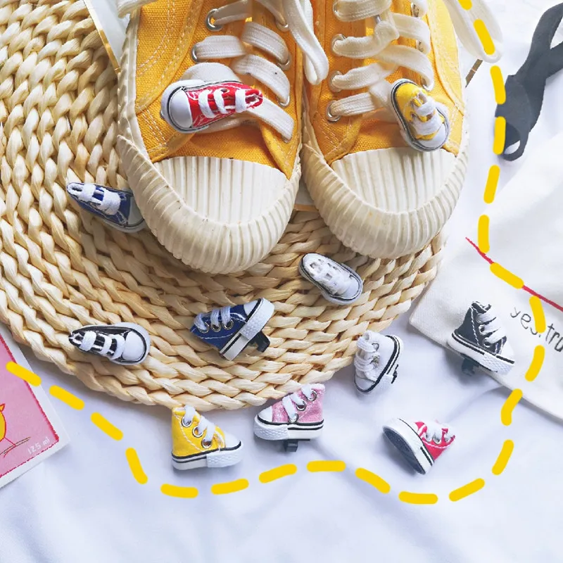 

New Mini Simulation Cute Sneaker Croc Charms Designer Fashion Vintage Shoe Charms for Sneaker Cartoon Lovely Shoe Decorations