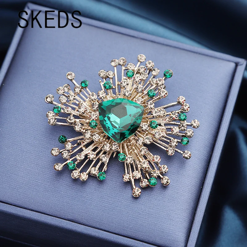 

SKEDS Luxury Exquisite Big Rhinestone Badges For Women Girls Crystal Flower Vintage Brooches Pins Banquet Party Jewelry Pin