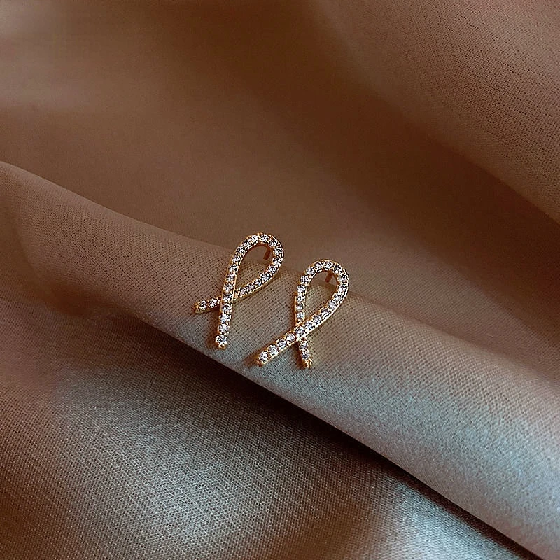 

2022 New Minimalism Full Rhinestone Knot Earring for Woman Fashion Elegance Golden Cross Line Stud Earrings Wedding Jewelry Gift