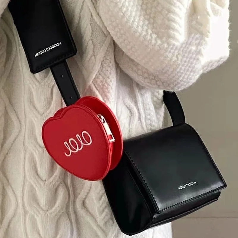 

Новинка 2023, Корейская нишевая сумка через плечо, многофункциональная сумка через плечо, простая поясная сумка из трех частей с сердечками, женские кошельки