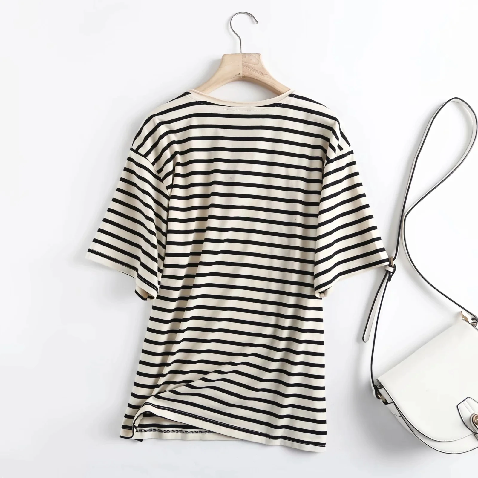 

Футболка в полоску, с круглым вырезом и коротким рукавом