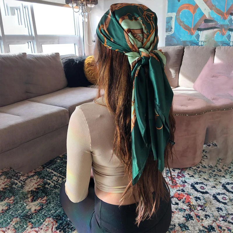 

Fashion Imitation Silk Scarf Ladies Outdoor Vacation Printing Luxury Neck Hair Decoration Headband Scarf Outdoor Turban Soft Bag