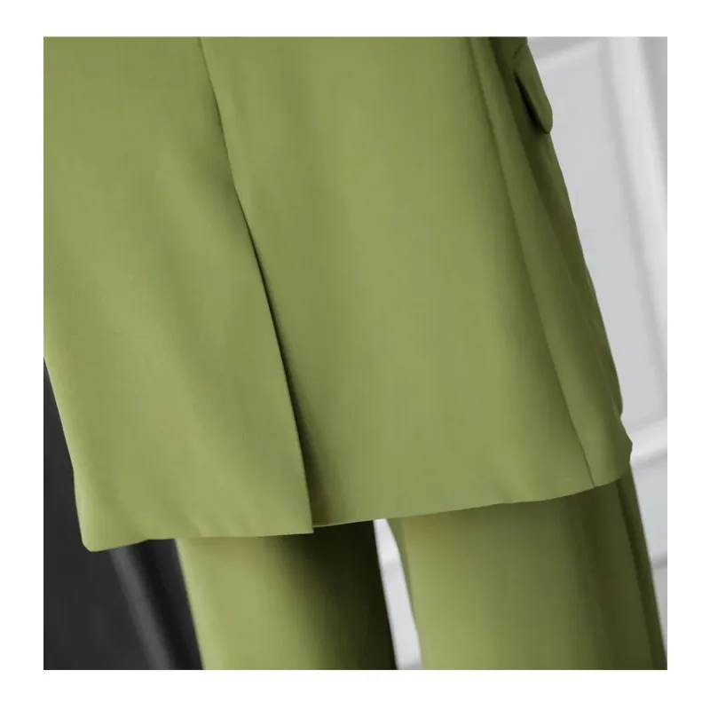 Рисунок 4 - Женский офисный костюм