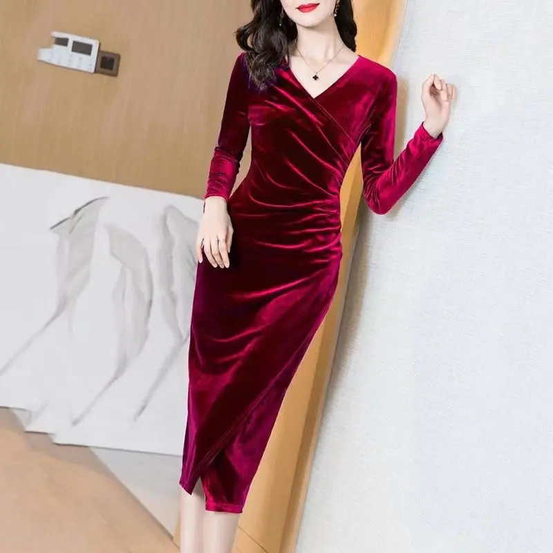 

Women's Autumn and Winter New Pullover V-neck Patchwork Irregular Folds Fashion Commuter Solid Color Slim Fit Long Sleeved Dress