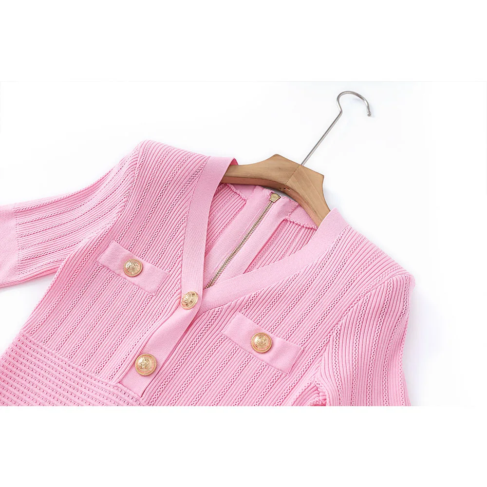 Женское трикотажное мини-платье на пуговицах с V-образным вырезом и коротким