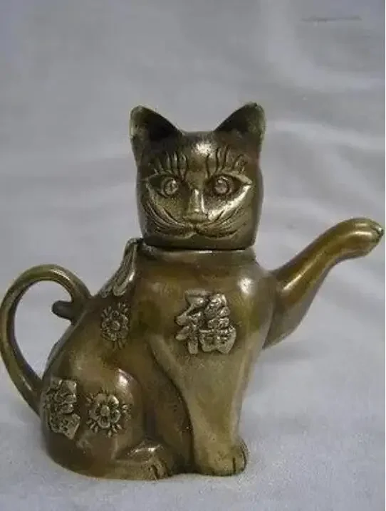 

12CM Rare Tibetan copper lucky cat sculpture teapot Tibetan word copper Wholesale bronze
