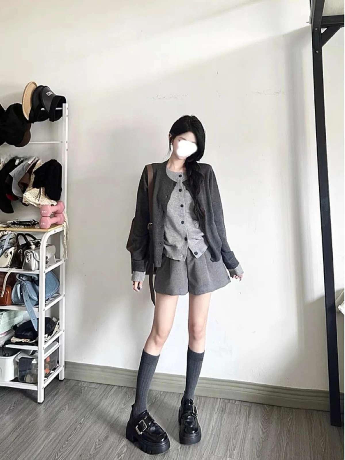 Серые шерстяные брюки трапециевидной формы больших размеров расклешенные с