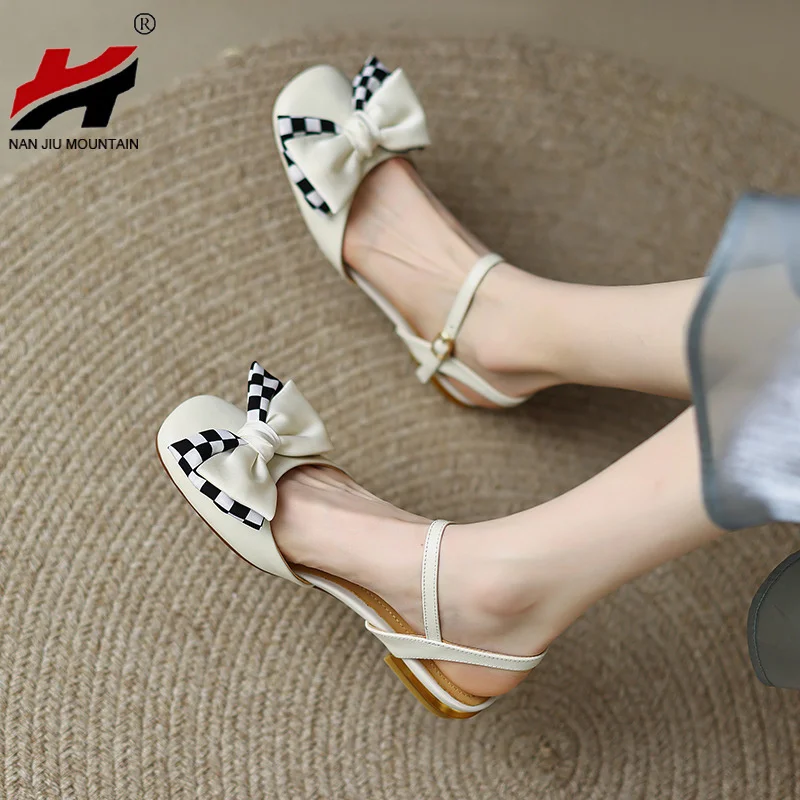 

Женские босоножки на плоской подошве, черные или белые однотонные босоножки в шахматную клетку с бантом на низком каблуке, простая женская обувь, лето 2022