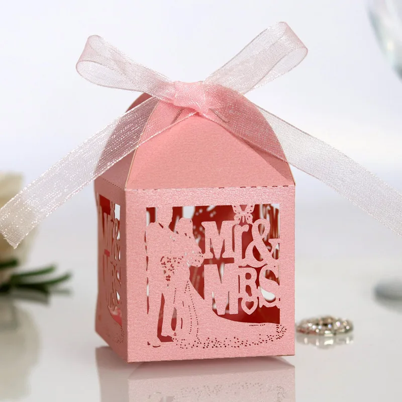 

10pcs Romantic Wedding Candy Dragee Box Mr&Mrs Laser Hollow Bride Groom Small Boxes for Gifts Guest Favors Packaging Wrapping