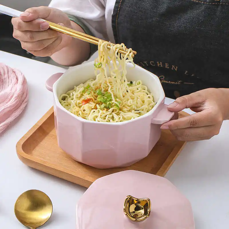 

Ceramic Handle Salad Fruit Soup Bowl With Lid Rice Pot Food Tureens Solid Creative Geometric Design Instant Noodles Bowl