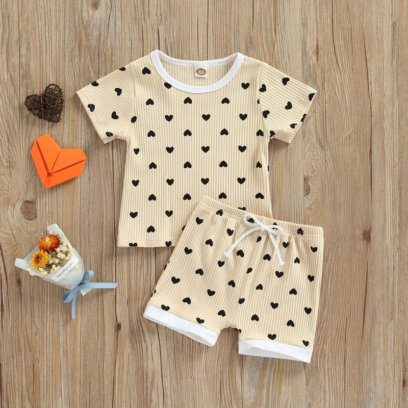 

Летняя детская футболка для девочек с круглым вырезом и рисунком в виде сердца