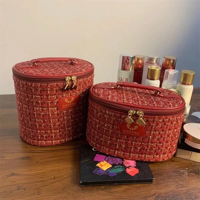 

2022 Latest Korean Version Of The Portable Cylinder Solid Cosmetic Bag Large-capacity Simplicity Fashion Fashion Storage Makeup