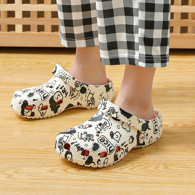 Girls' summer personalized printed slippers with thick-soled shoes wear household non-slip and wear-resistant indoor slippers.