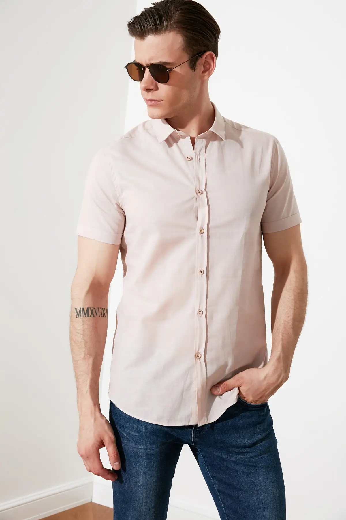 

Trendyol мужской Slim Fit одноцветное платье с короткими рукавами в Flaml рубашка TMNSS21GO0842