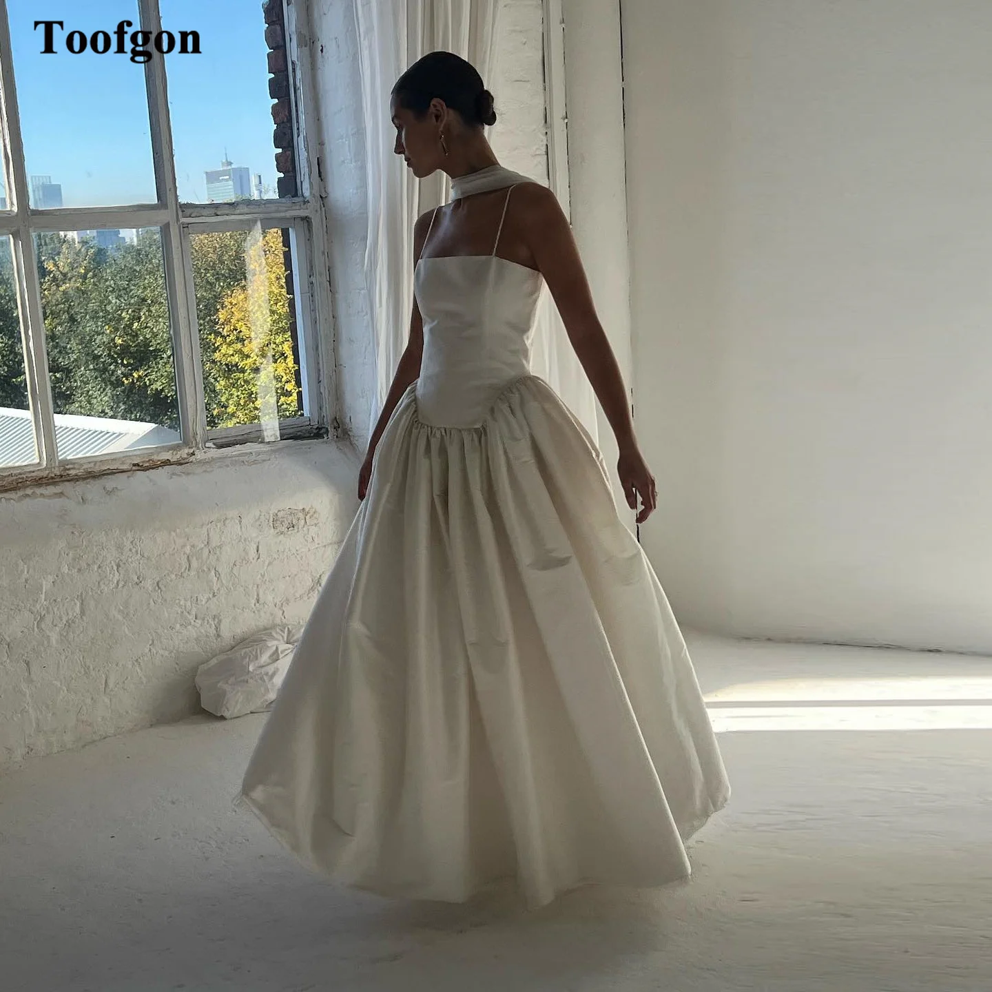 Toofan A Line Атласные длинные свадебные платья на тонких бретельках Свадебные фото