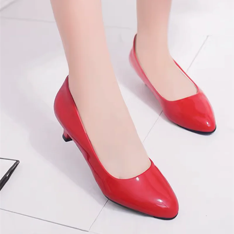 

Women Kitten Heels Pumps 3cm Shiny Leather Simple Null Rome Style Slip-On For OL Round Toe Loafers White Black Red 34-42 Elegant