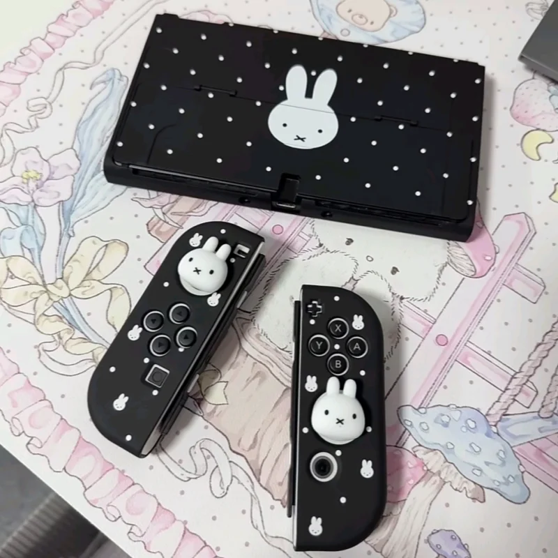 Фото Защитный чехол Millie для любителей игр для Nintendo Switch OLED, Miffy Polka Dot, раздельный, жесткий корпус, мягкая ручка, с накладками для пальцев №1