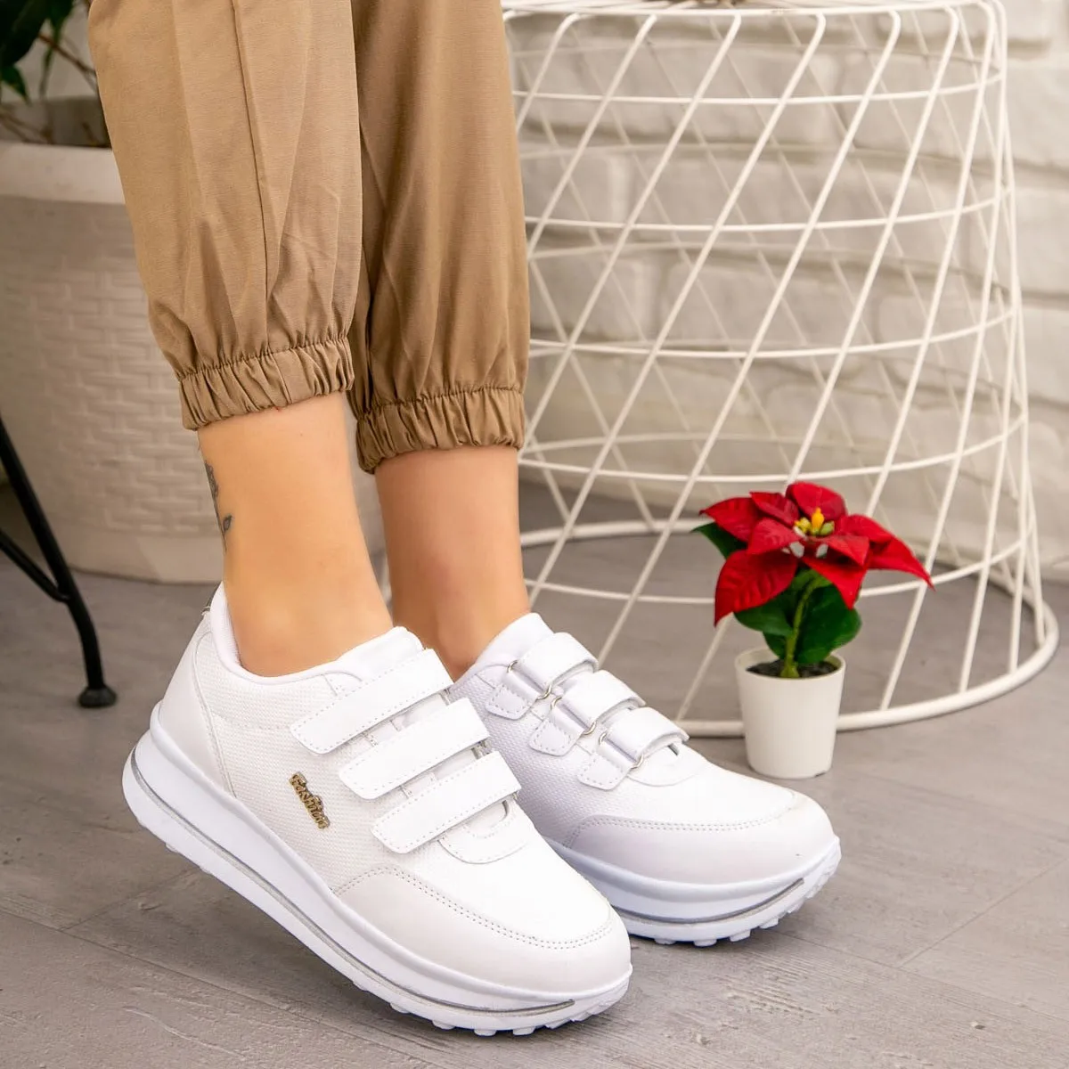 

Remi White Skin Sport Shoes