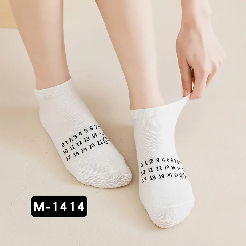

Margiela MM6 Socks Men's Women's Fashion 23SS MM Number Logo Low Top Boat Sock Knitted Casual Sports Cotton Candy Color Harajuku