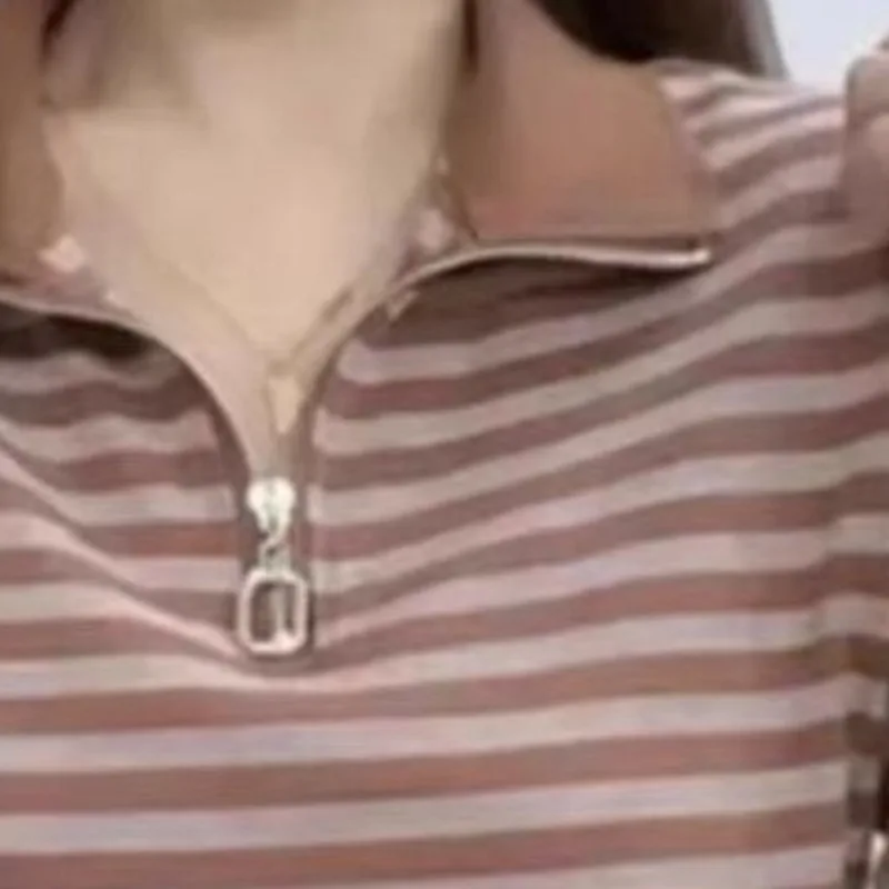 Женский пуловер в полоску с длинным рукавом на молнии