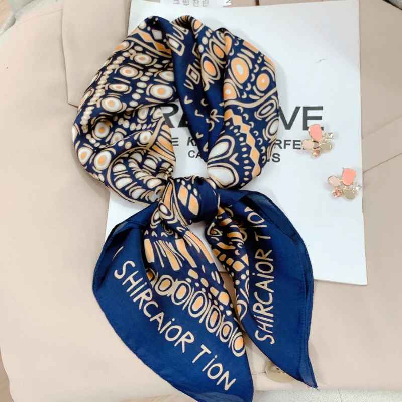 

Female 2022 Style Headcloth Fashion Print Beach Sunscreen Kerchief Popular 70X70CM Travel Scarves Four Seasons Small Silk Scarf
