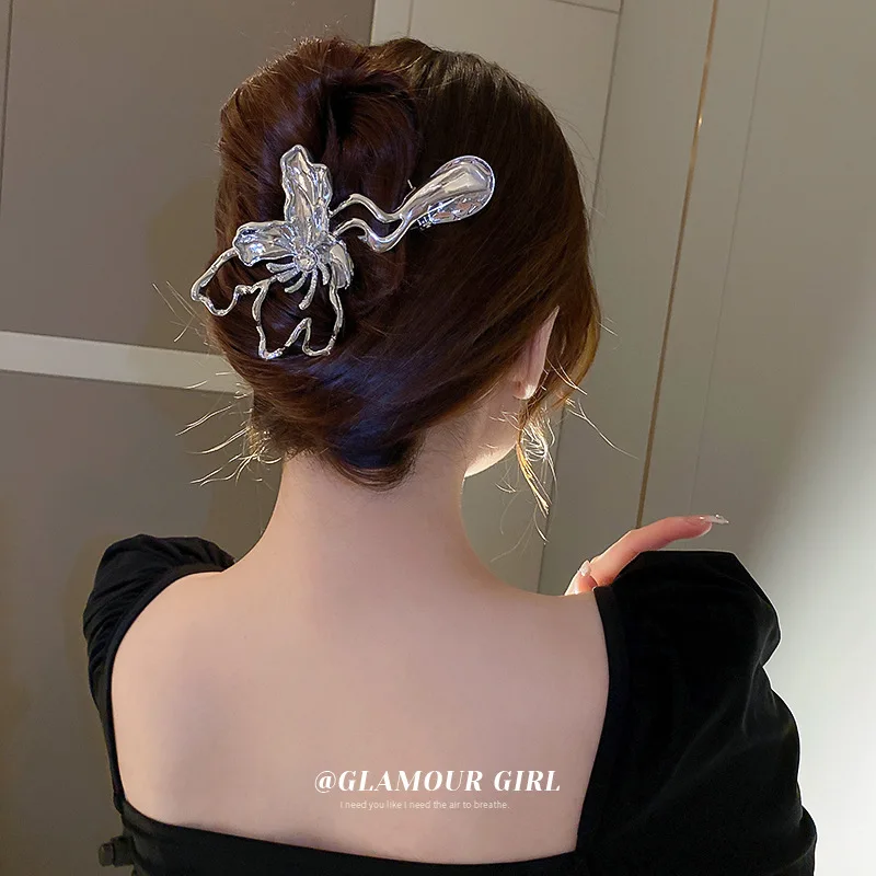 

Geometric Irregular Diamond Inlaid Flower Hairpin Niche Ins Metal Cool Wind Clip Curly Hair Shark Clip Hairpin Female