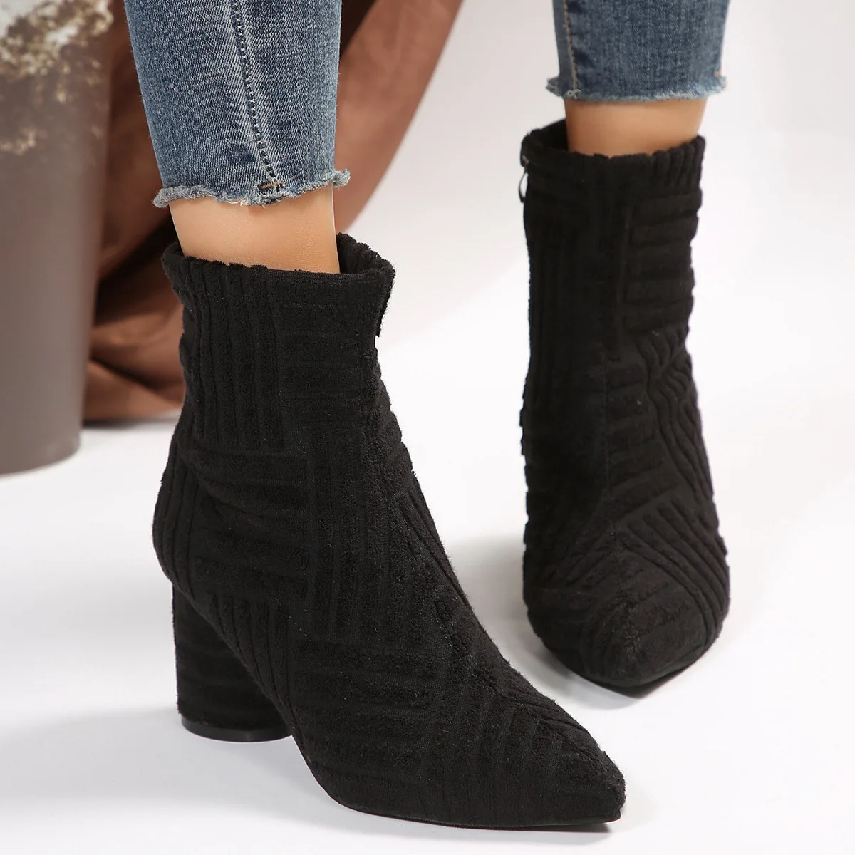 

New Women's Brand Luxury High Heels Fashion Side Zipper Warm Street Style Women's Ankle Boots Pointed Women's Short Boots