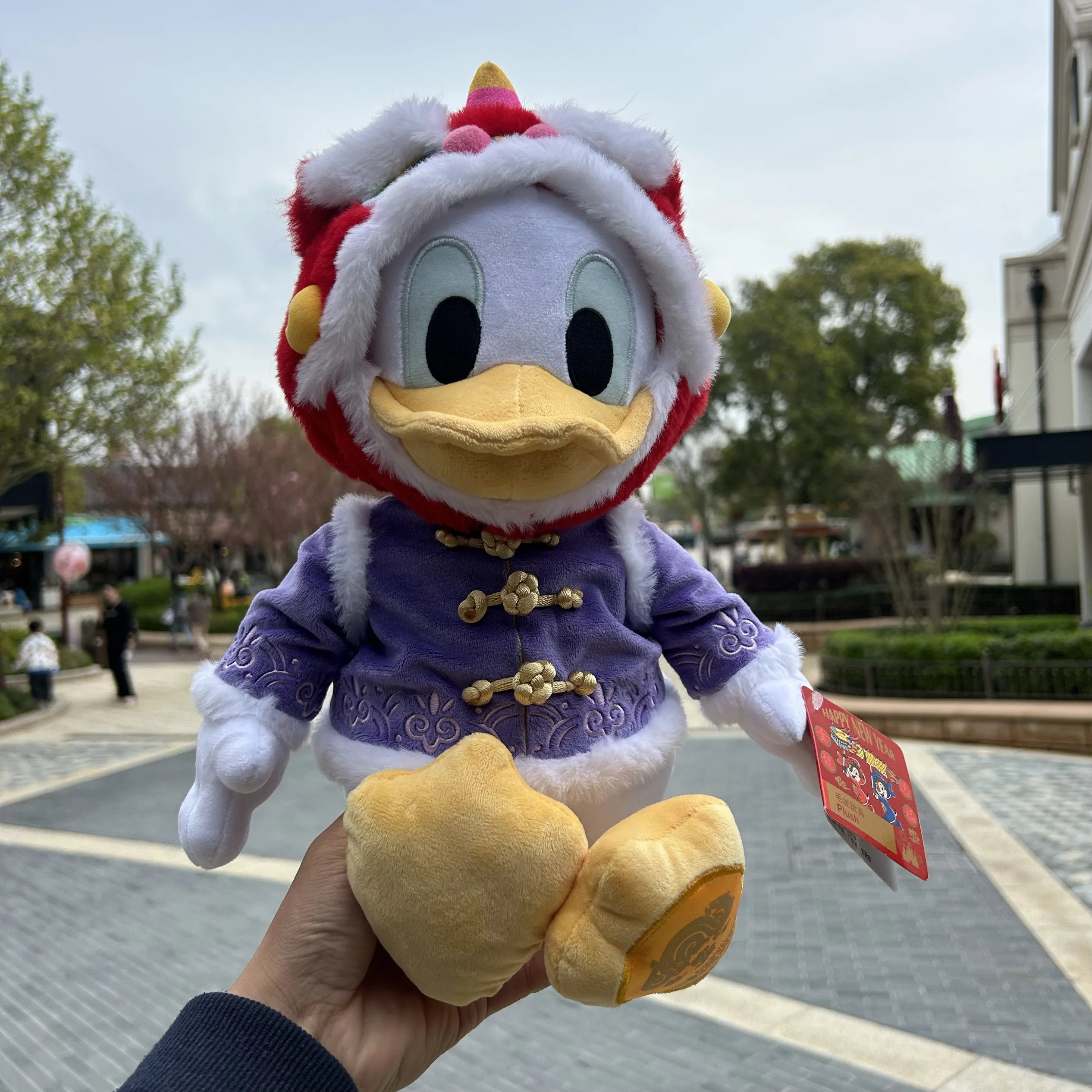 Shanghai Disneyland 2024 новый год памятная версия Дональд Дак плюшевая