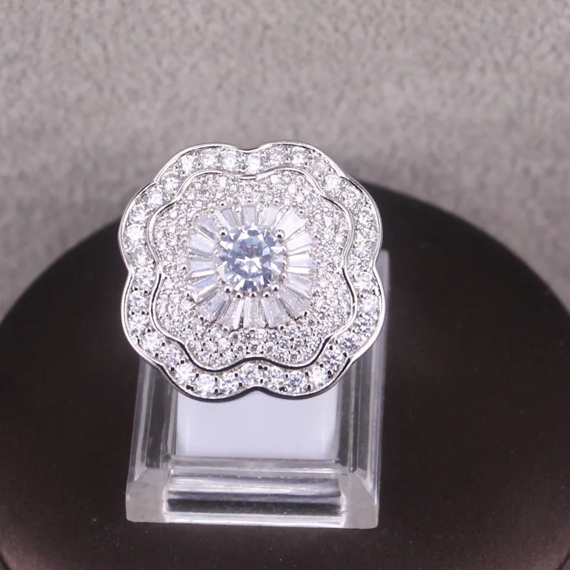 

Женское кольцо из серебра 925 пробы с бриллиантом