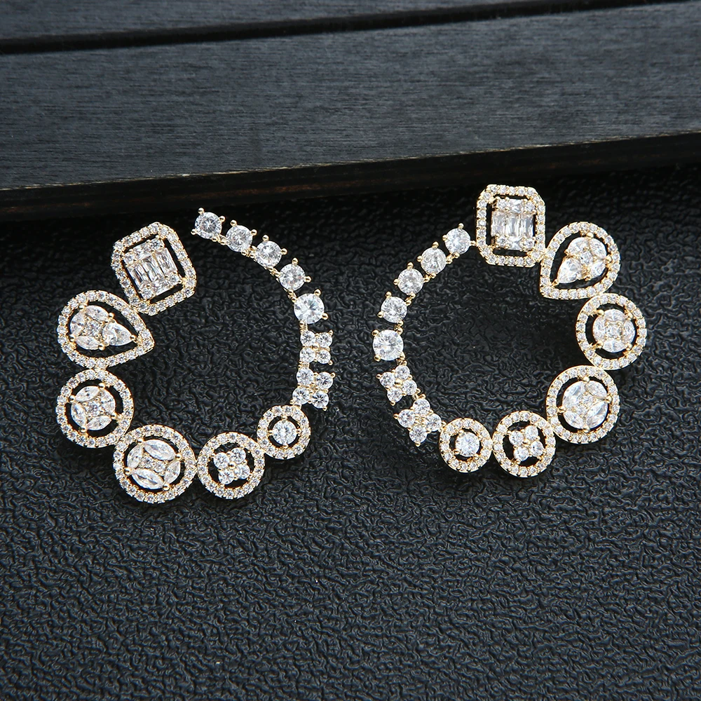 

Роскошные женские серьги-гвоздики в форме солнца с фианитом