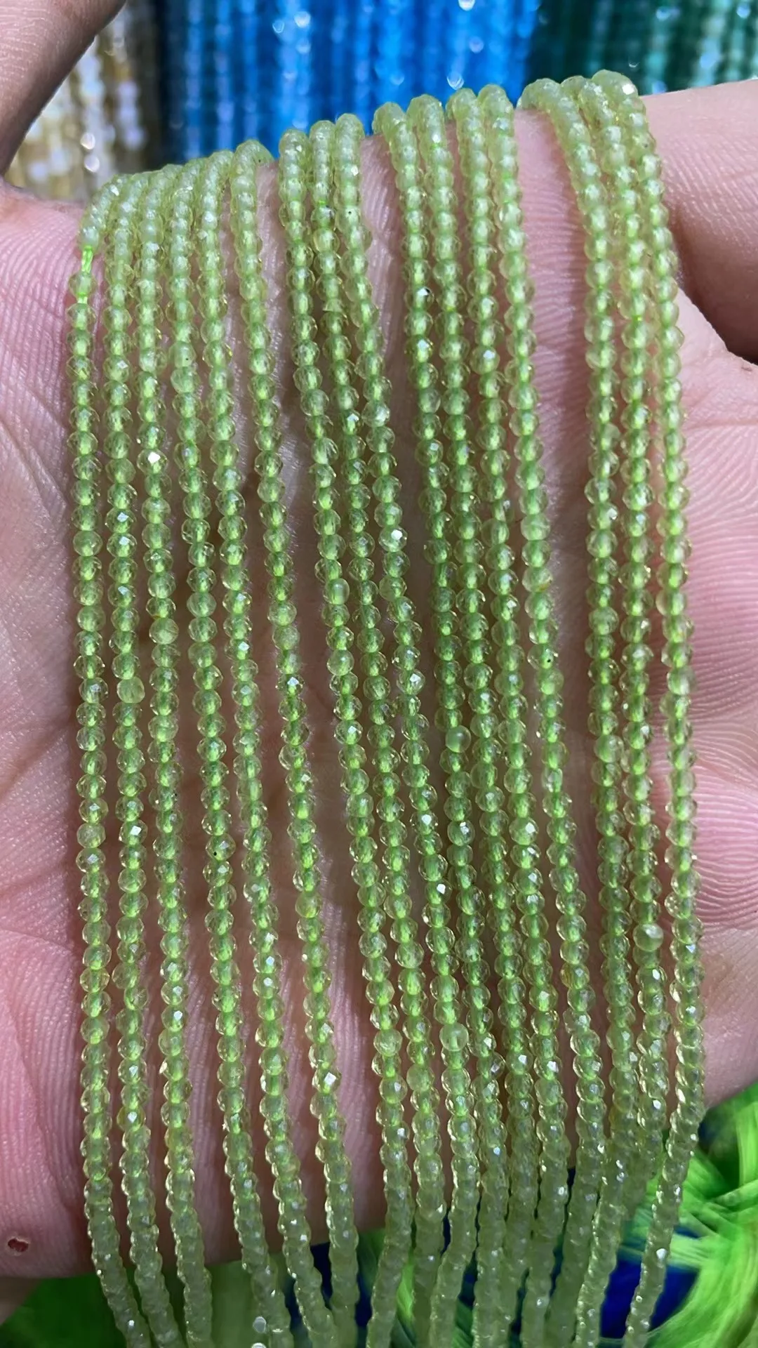 Бусины из натурального зеленого оливина 2-4 мм 1-10 шт