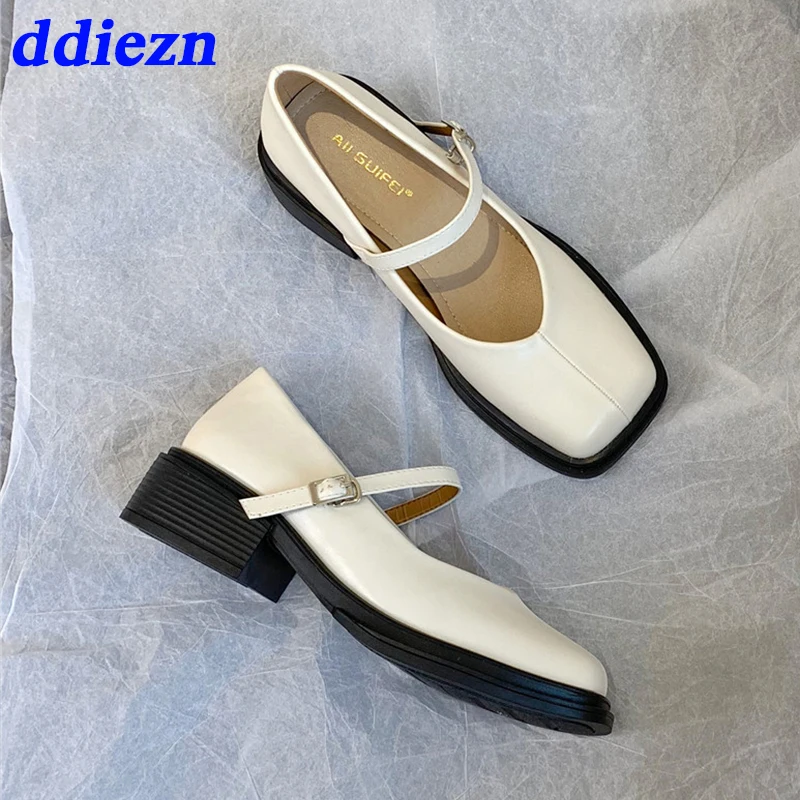 

Женские туфли-лоферы на плоской подошве, с пряжкой и ремешком