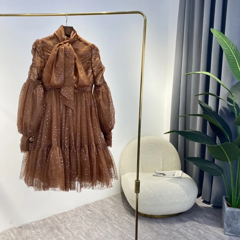 Женское Сетчатое платье с длинным рукавом коричневое блестящее и бантом