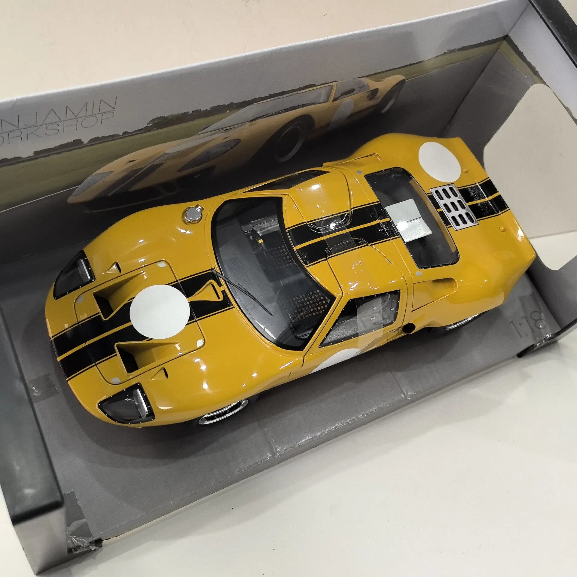 Фото Модель автомобиля FORD GT40 Racing U1 из литого металла, масштаб 1/18, SOLIDO №5