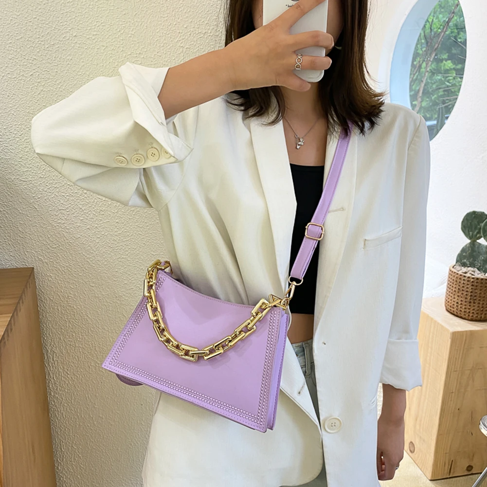 

Женская сумка-клатч через плечо с круглым кулоном