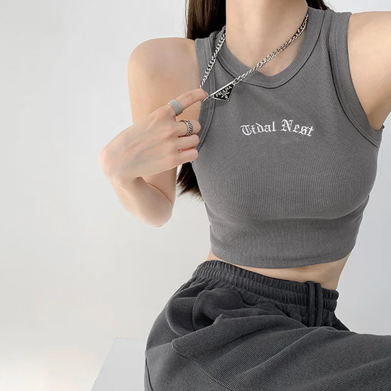 

Европейский и американский пряный Ретро жилет без рукавов с вышивкой букв для девушек Лето 2023 облегающий короткий топ для пупка