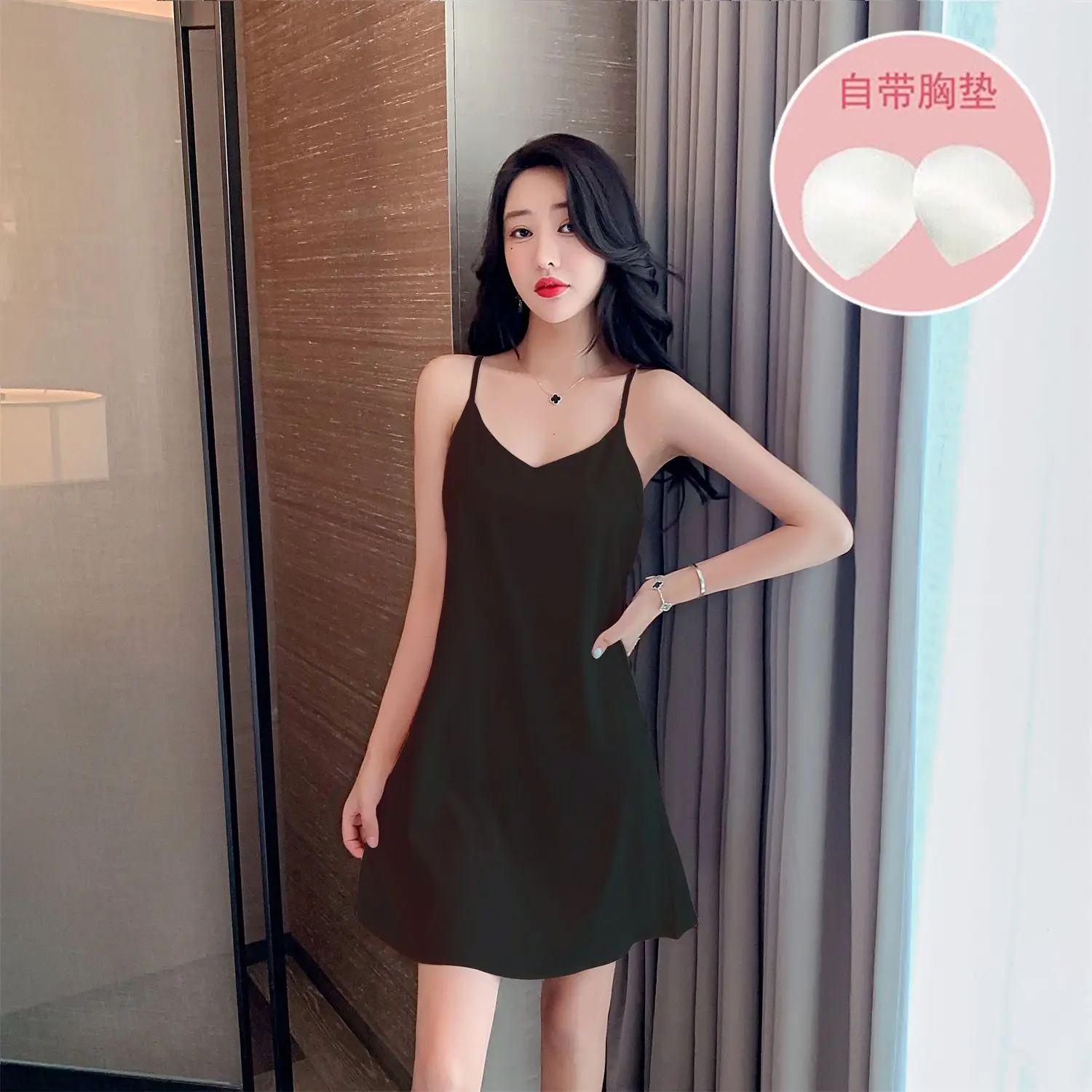 Рисунок 2 - Женская шелковая пижама на бретельках