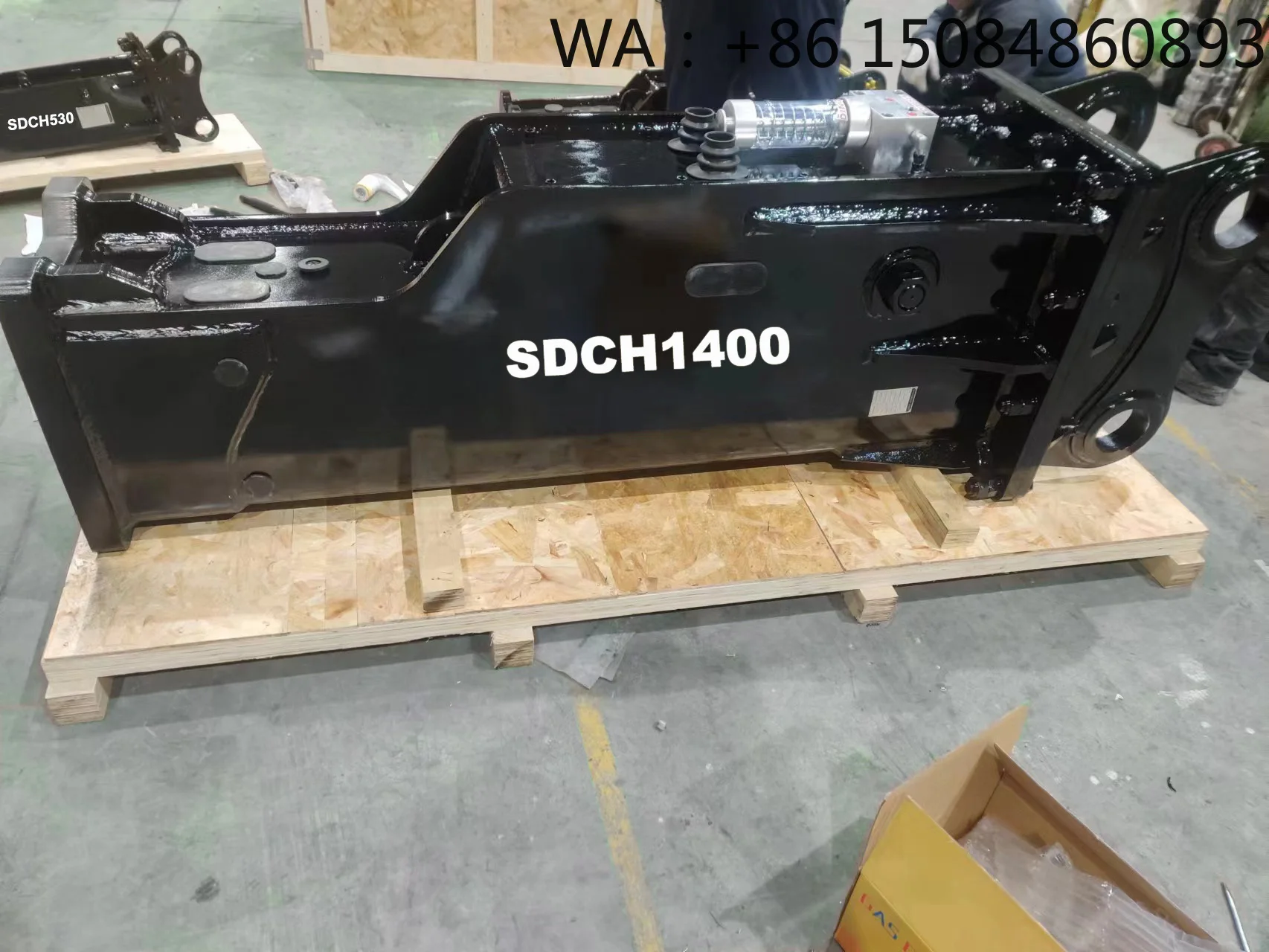 Фото Гидравлический молот-разрушитель SB81 Box Silenced, прямые поставки с завода, навесное оборудование для экскаваторов для разрушения твердых пород в горнодобывающей промышленности. №1