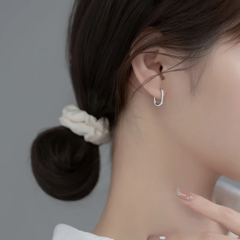 

Simple Glossy Geometric Ellipse Ear Clip Girl Japanese and Korean Style Commuter Style Ear Rings