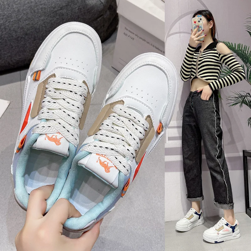 Рисунок 3 - Кроссовки женские кожаные на плоской подошве