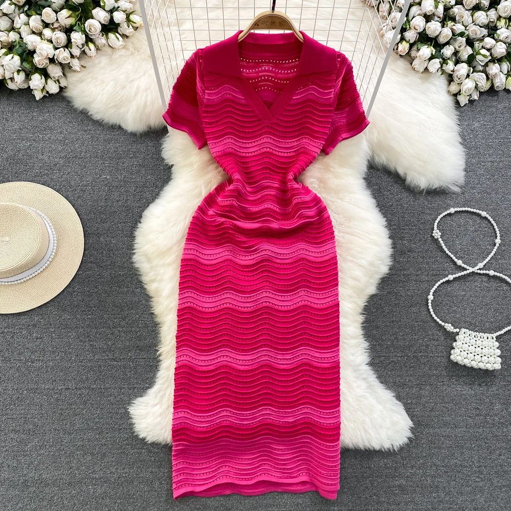 

Трикотажное платье-поло с коротким рукавом и поясом