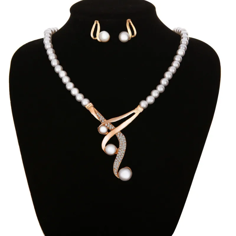 

Elegant Ladies Wedding Jewelry Set Pearl Necklace Hoop Earrings Fashion Jewelry Set Accessories